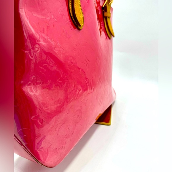 Louis Vuitton Pink Framboise Vernis Monogram Embossed Leather Reade PM Tote Bag - Picture 5 of 16